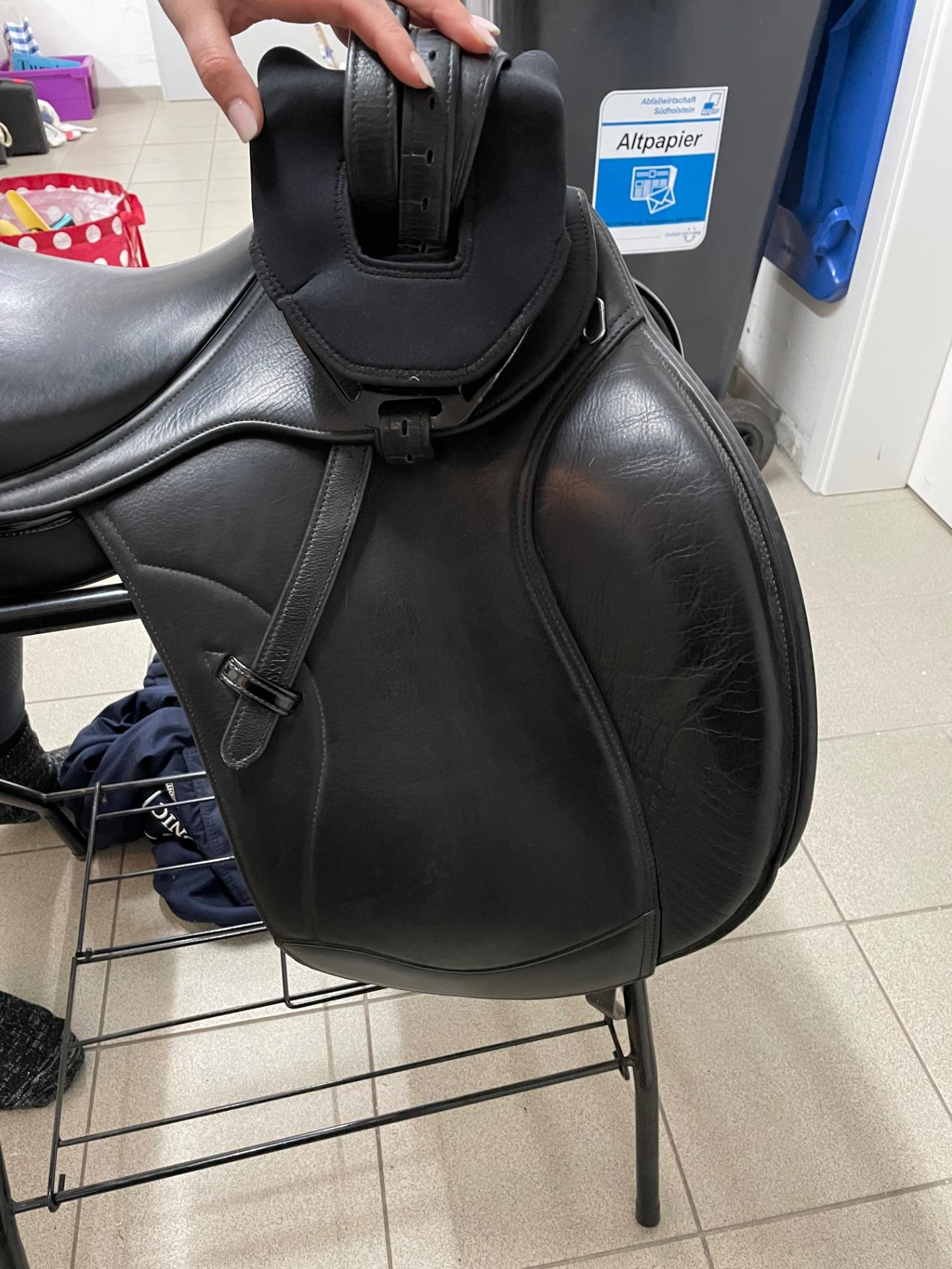 Ikonic Dressursattel Dressur Shin black  17,5' – Vorschau 5