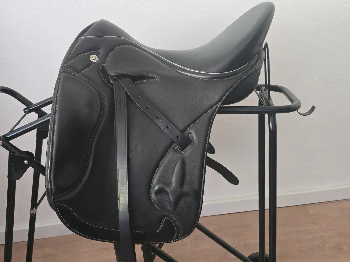Busse Dressursattel Barock Sattel Butterfly, Modell Carmen 18"