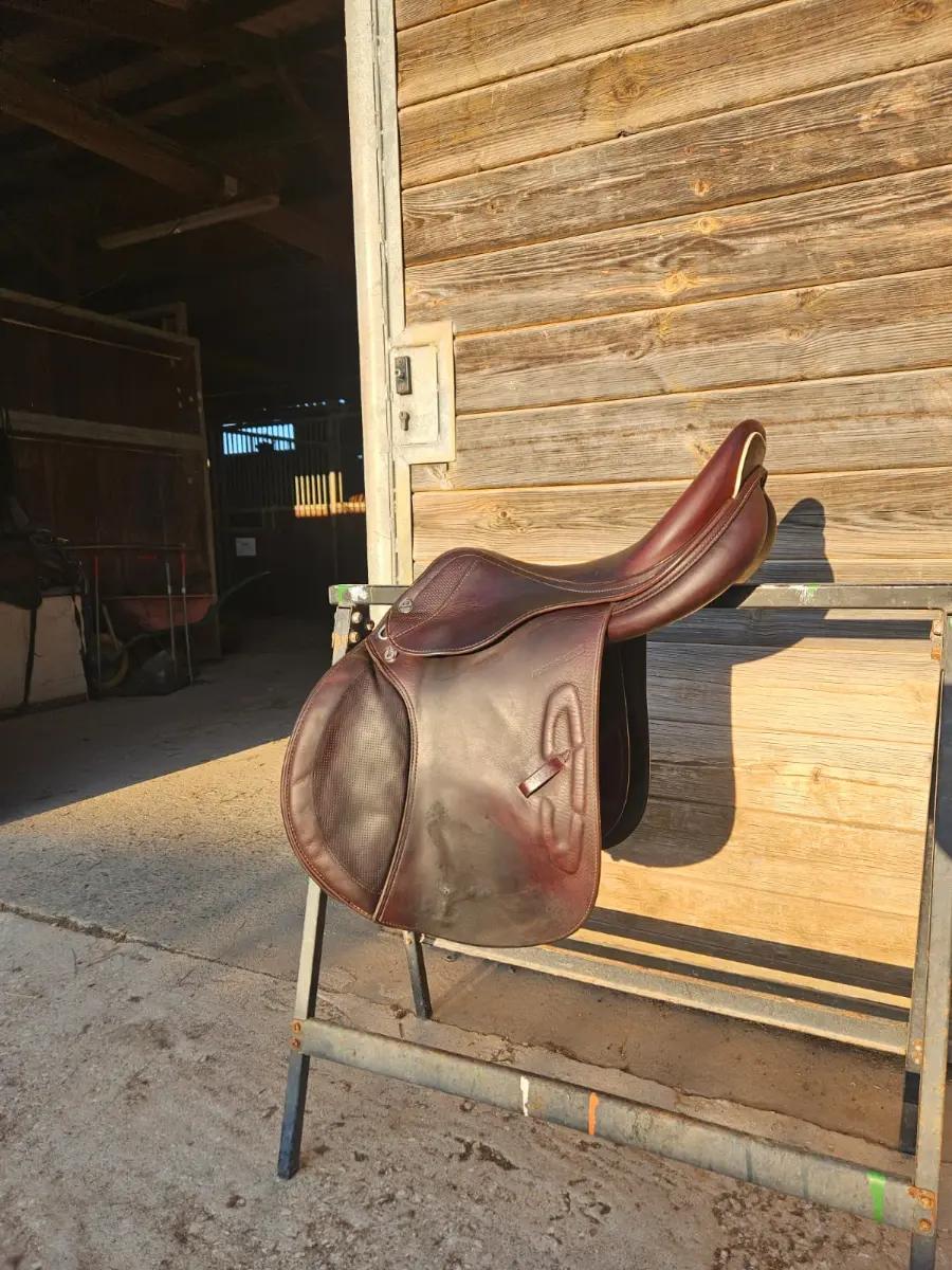 Prestige Springsattel Michael Roberts 17"