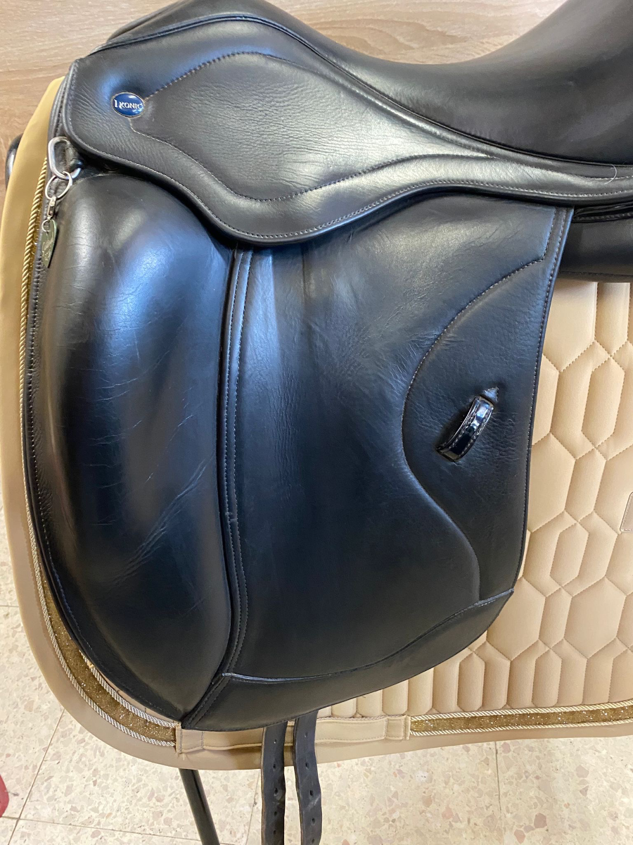 Ikonic Dressursattel Light" Dressage Mono Flap Saddle 17,5 17,5" – Vorschau 2