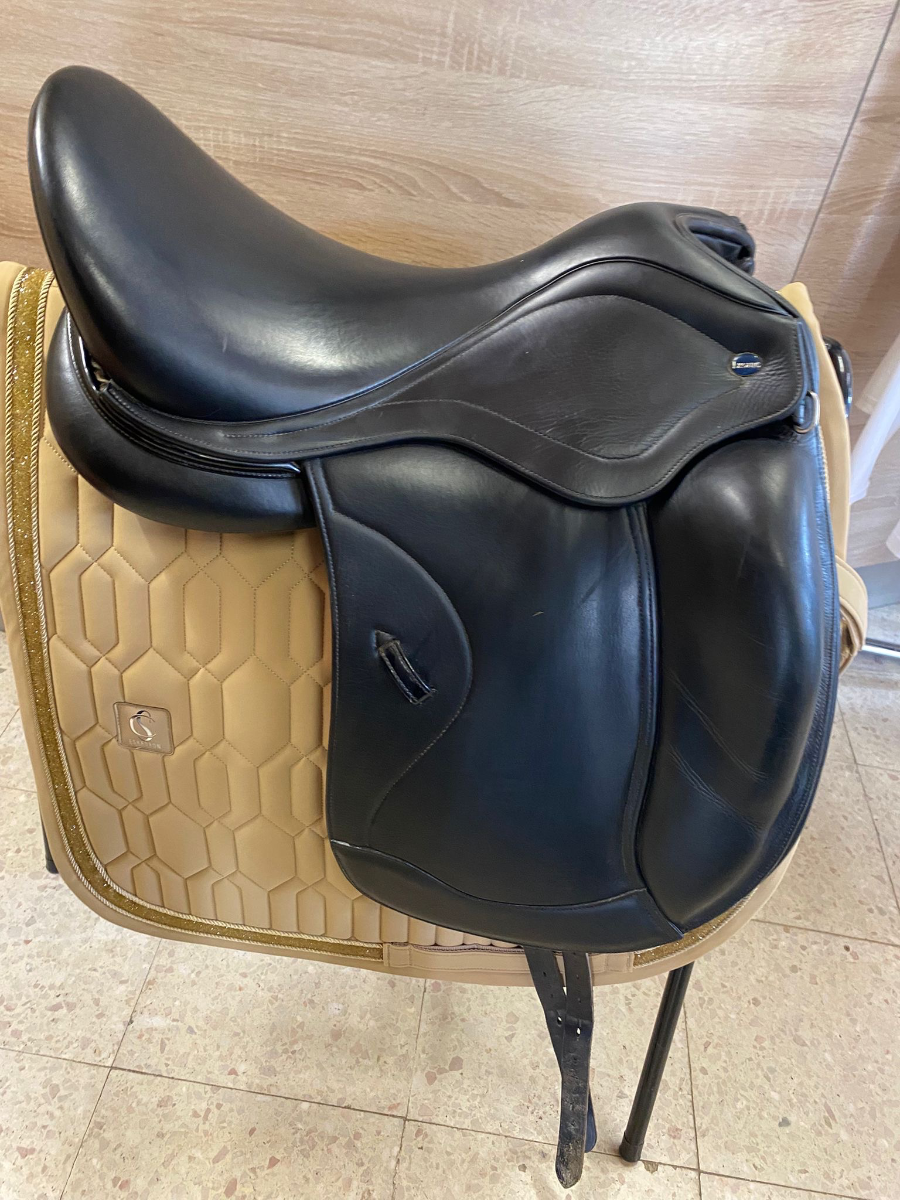 Ikonic Dressursattel Light" Dressage Mono Flap Saddle 17,5 17,5" – Vorschau 4